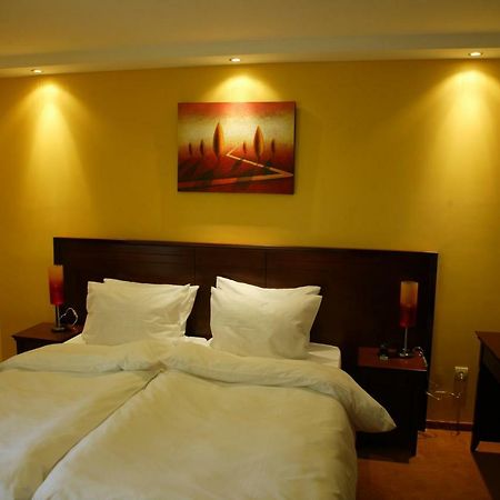 Garni Hotel Contact Belgrad Exterior foto