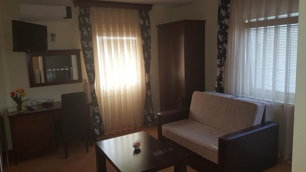 Garni Hotel Contact Belgrad Exterior foto