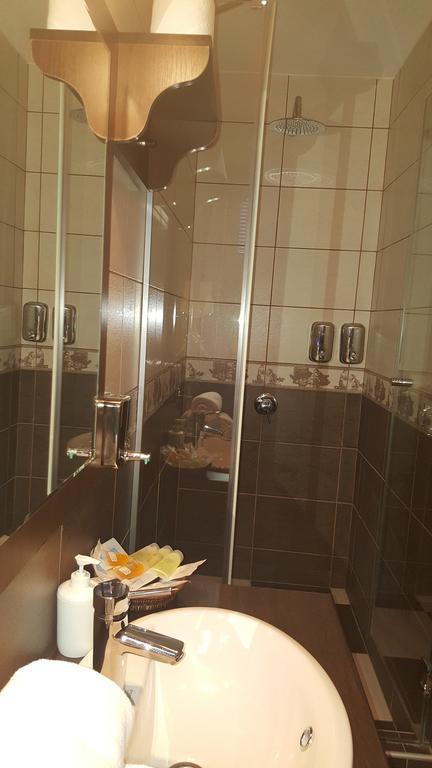 Garni Hotel Contact Belgrad Exterior foto
