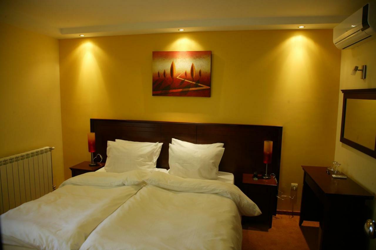 Garni Hotel Contact Belgrad Exterior foto